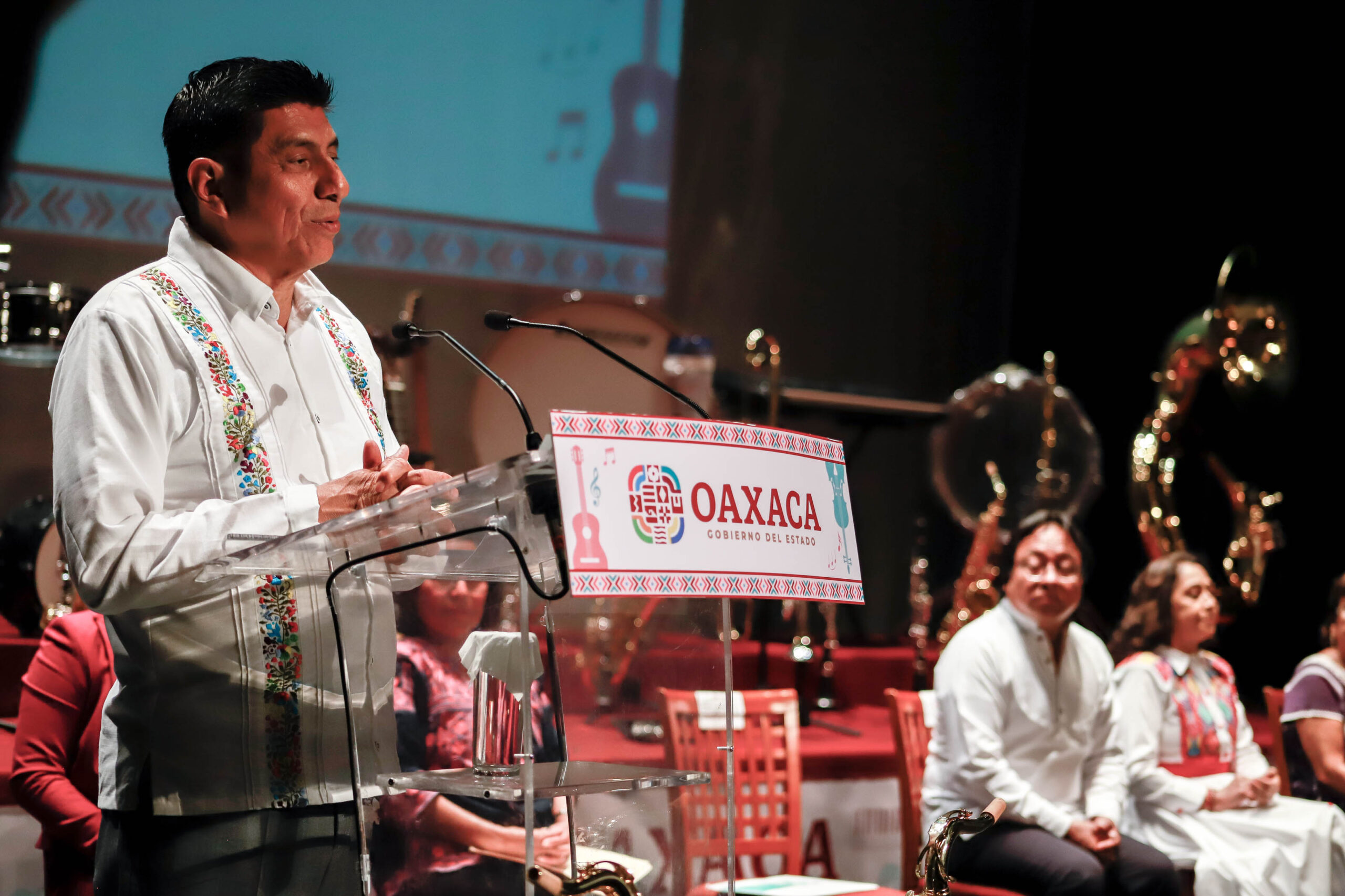 Entrega Gobierno de Oaxaca instrumentos musicales a 48 comunidades Entrega Gobierno de Oaxaca instrumentos musicales a 48 comunidades