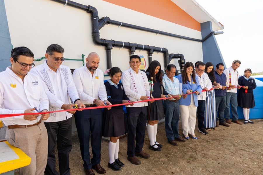 Gobierno de Oaxaca suma esfuerzos para garantizar el agua en las escuelas