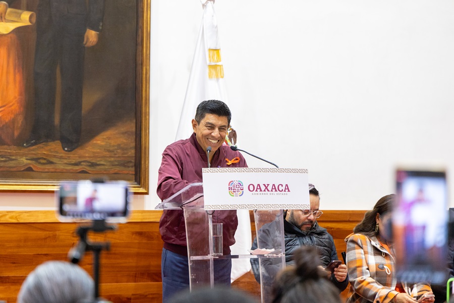 Gobiernos de México y Oaxaca juntos en la lucha contra la violencia de las mujeres Gobiernos de México y Oaxaca juntos en la lucha contra la violencia de las mujeres