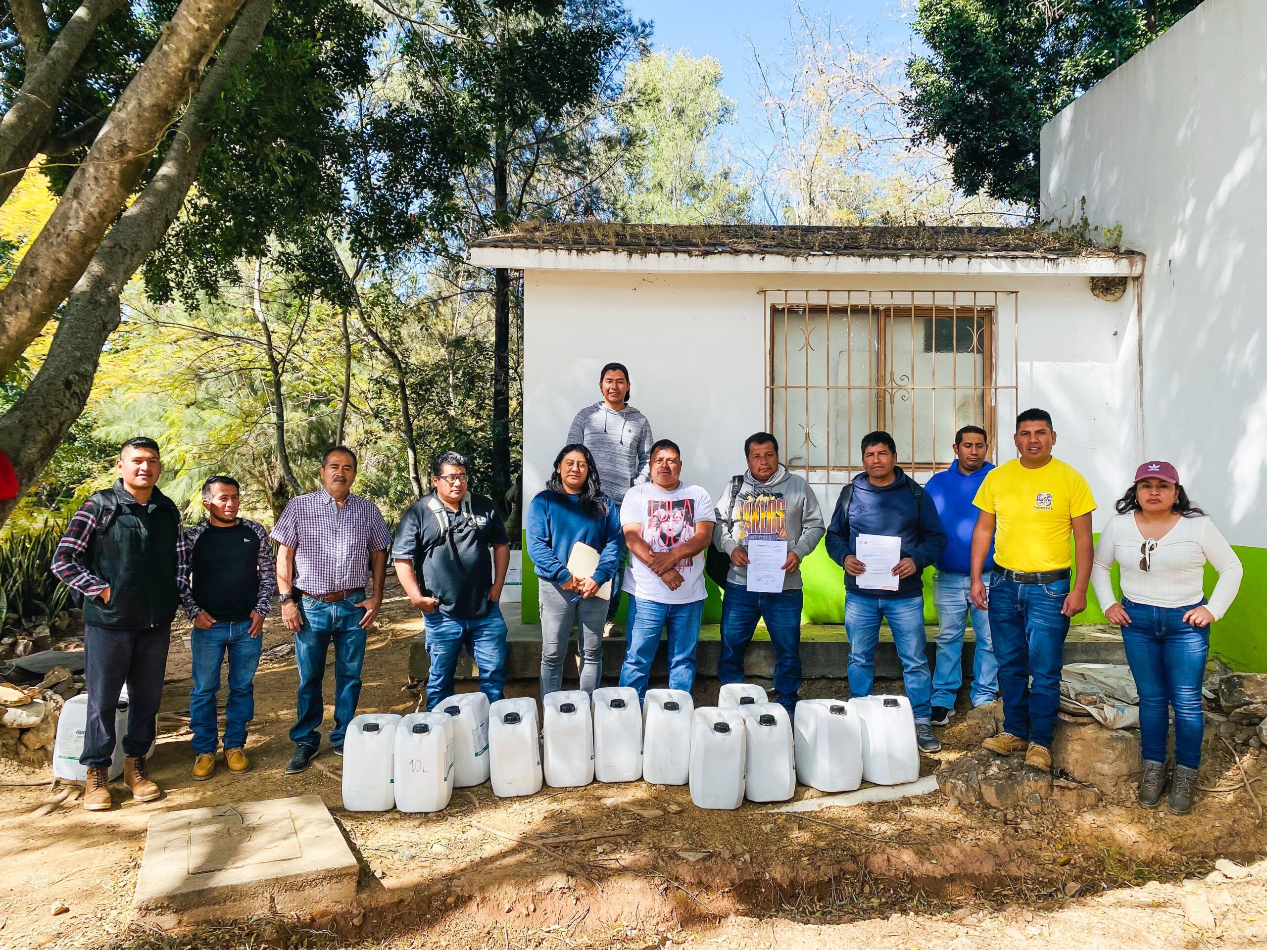 Entrega Coesfo producto biológico para saneamiento en comunidades de la Sierra de Juárez y Valles Centrales Entrega Coesfo producto biológico para saneamiento en comunidades de la Sierra de Juárez y Valles Centrales