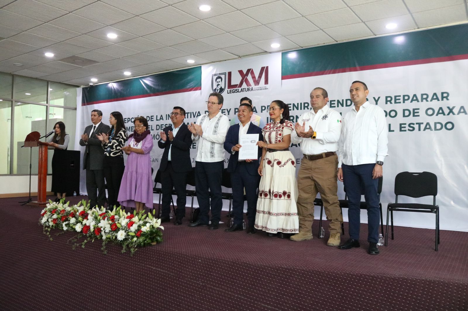Entregan iniciativa de Ley para atender el desplazamiento forzado interno en Oaxaca Entregan iniciativa de Ley para atender el desplazamiento forzado interno en Oaxaca