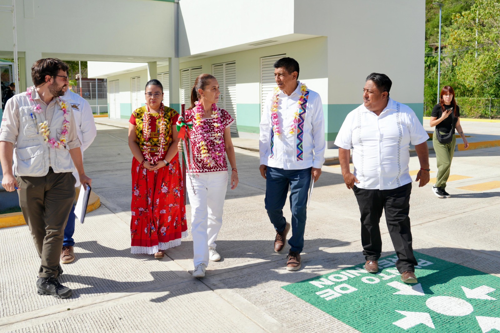 Inauguran Gobernador Salomón Jara y Sheinbaum Pardo Centro de Salud Docente con Servicios Ampliados de Santiago Astata