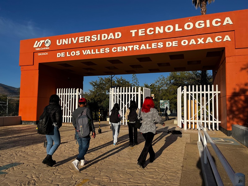 Estudiantes de UTVCO inician cuatrimestre enero-abril 2025 Estudiantes de UTVCO inician cuatrimestre enero-abril 2025