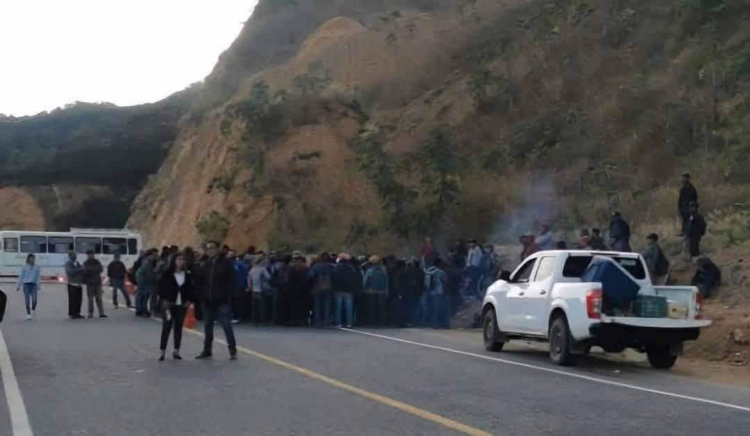 ATAQUE POR DISPUTA AGRARIA, DEJA UN SALDO DE DOS MUERTOS Y UN HERIDOS EN LA SIERRA SUR DE OAXACA ATAQUE POR DISPUTA AGRARIA, DEJA UN SALDO DE DOS MUERTOS Y UN HERIDOS EN LA SIERRA SUR DE OAXACA
