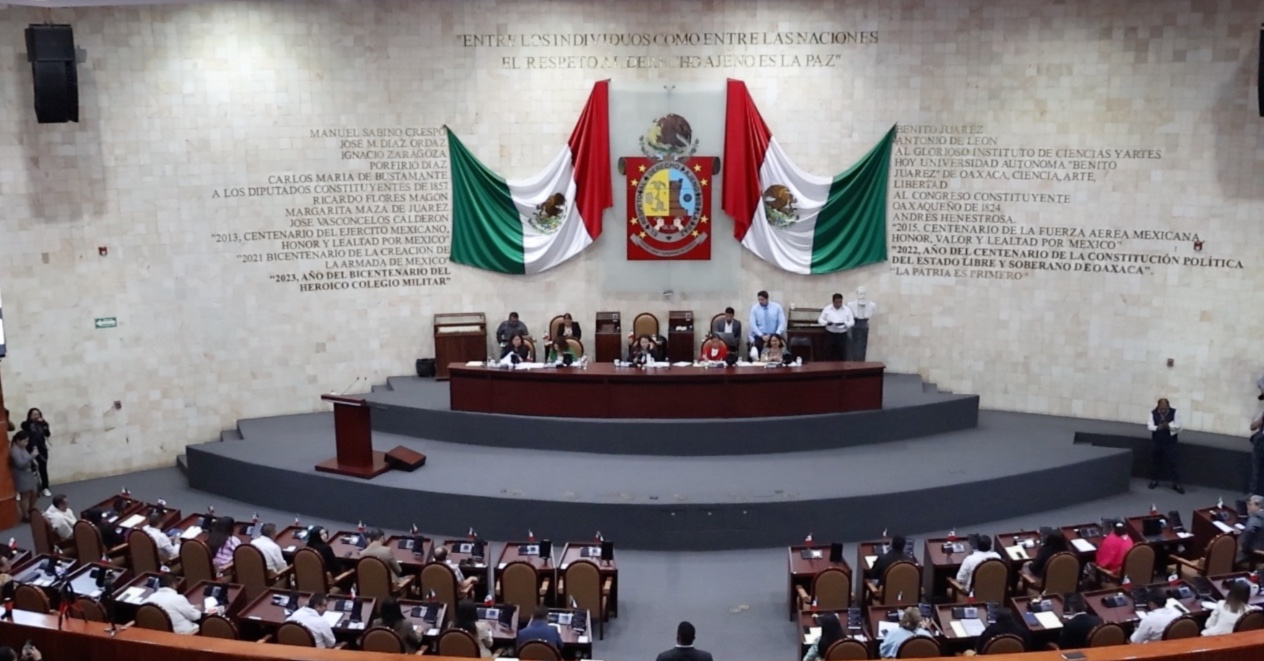 Proponen implementar operativos de seguridad en zonas turísticas de Oaxaca durante el periodo vacacional de Semana Santa. Proponen implementar operativos de seguridad en zonas turísticas de Oaxaca durante el periodo vacacional de Semana Santa.