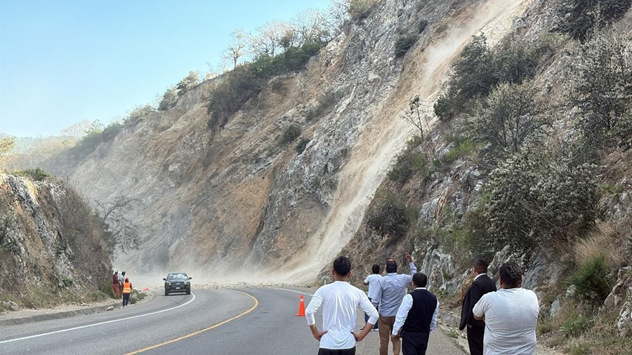 Informa Protección Civil cierre de autopista Oaxaca-Cuacnopalan por derrumbe