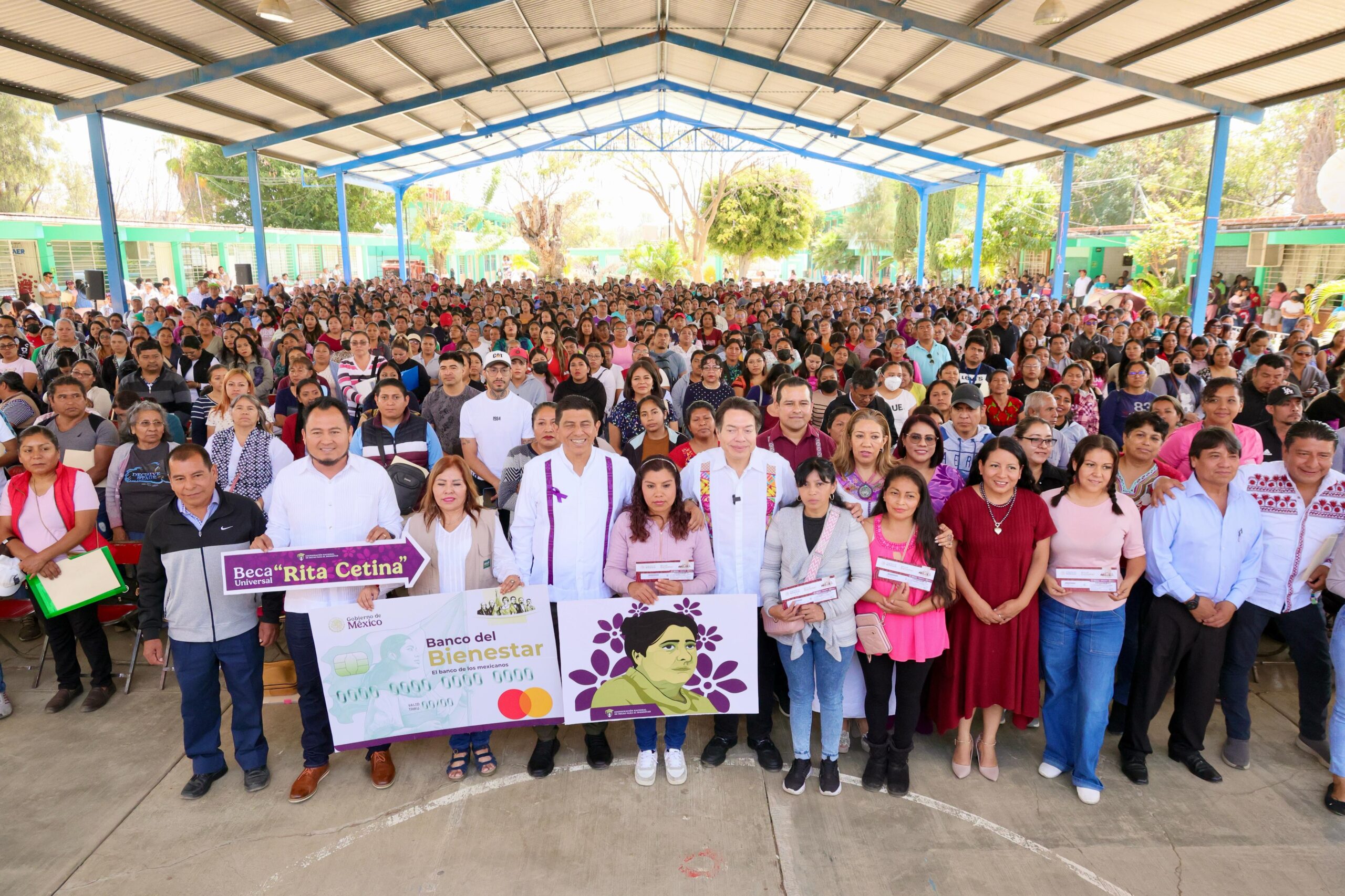 Nancy Benítez Zárate celebra la entrega de becas Rita Cetina en Santa Cruz Xoxocotlán Nancy Benítez Zárate celebra la entrega de becas Rita Cetina en Santa Cruz Xoxocotlán