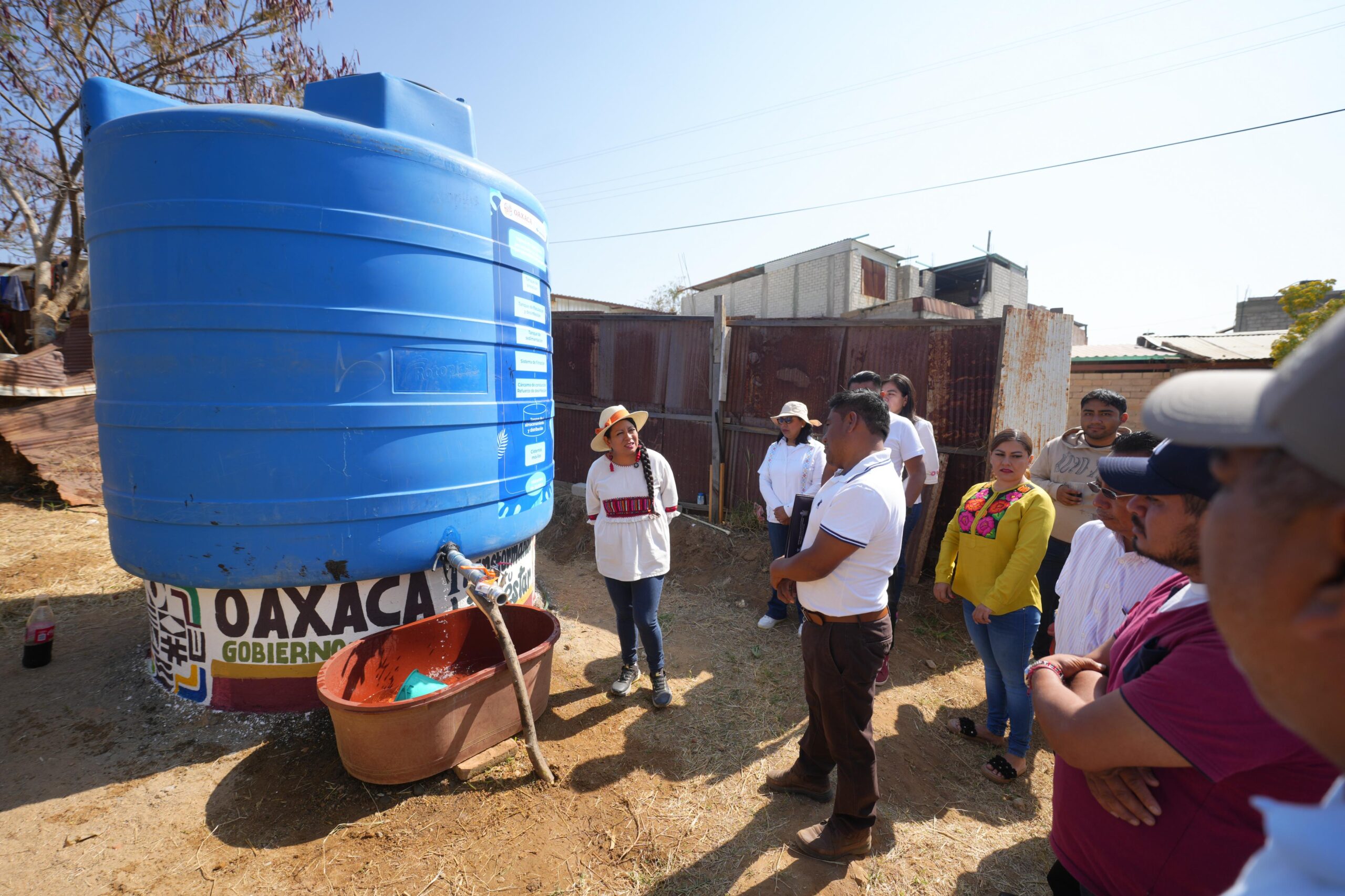 Santa Cruz Xoxocotlán garantiza acceso al agua con entrega de hidrantes móviles