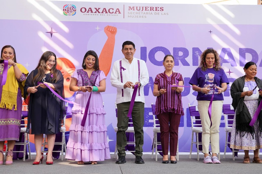 Reconoce Salomón Jara aportación de las mujeres a la transformación de Oaxaca