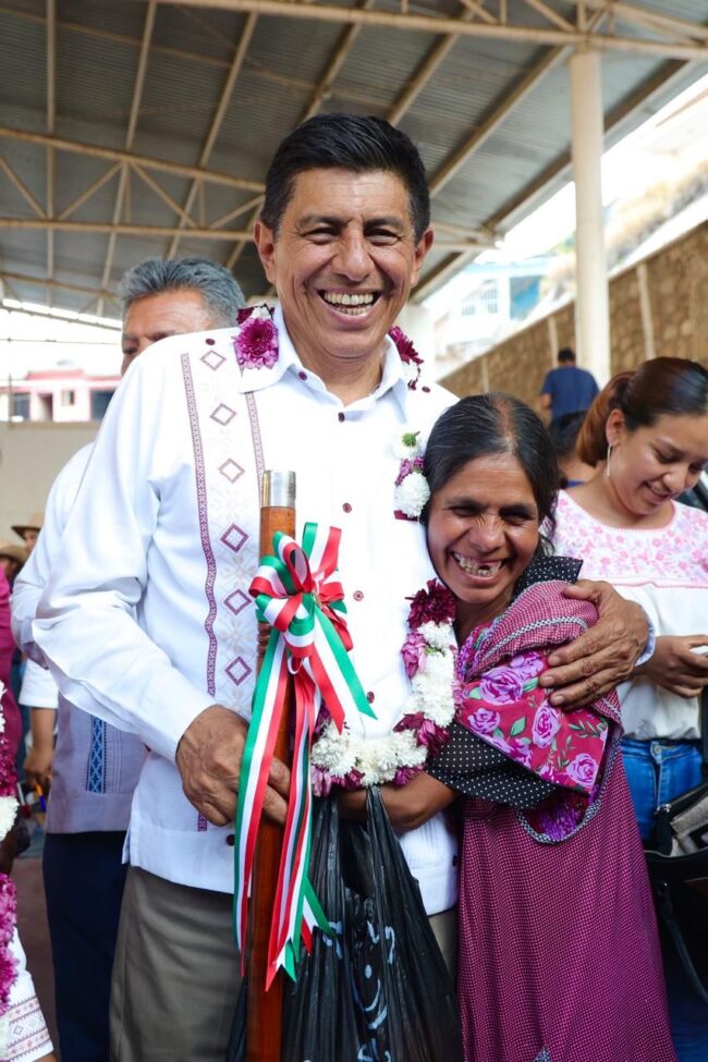 Impulsa Salomón Jara progreso de San Juan Bautista Cuicatlán con inversión educativa