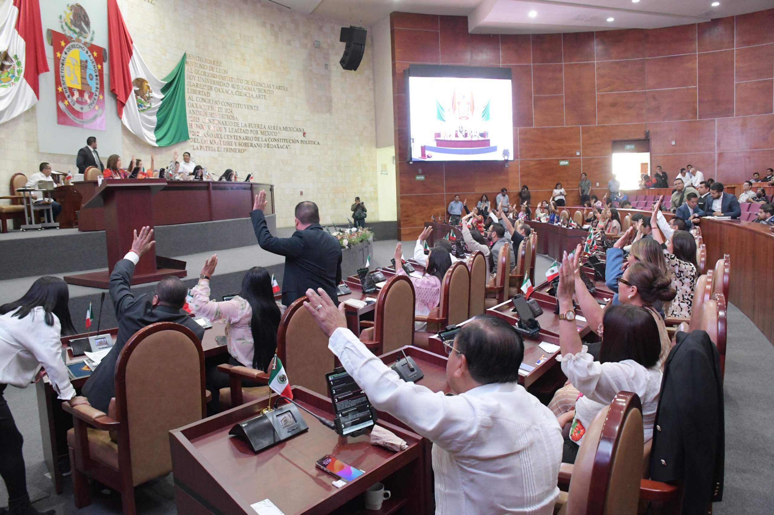 La LXVI Legislatura Local avala cambio de autoridades en dos municipios de Oaxaca La LXVI Legislatura Local avala cambio de autoridades en dos municipios de Oaxaca