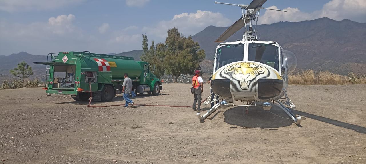 Combaten con helicóptero incendio forestal en San Pedro Pochutla y en los límites de Sola de Vega con San Vicente Coatlán Combaten con helicóptero incendio forestal en San Pedro Pochutla y en los límites de Sola de Vega con San Vicente Coatlán