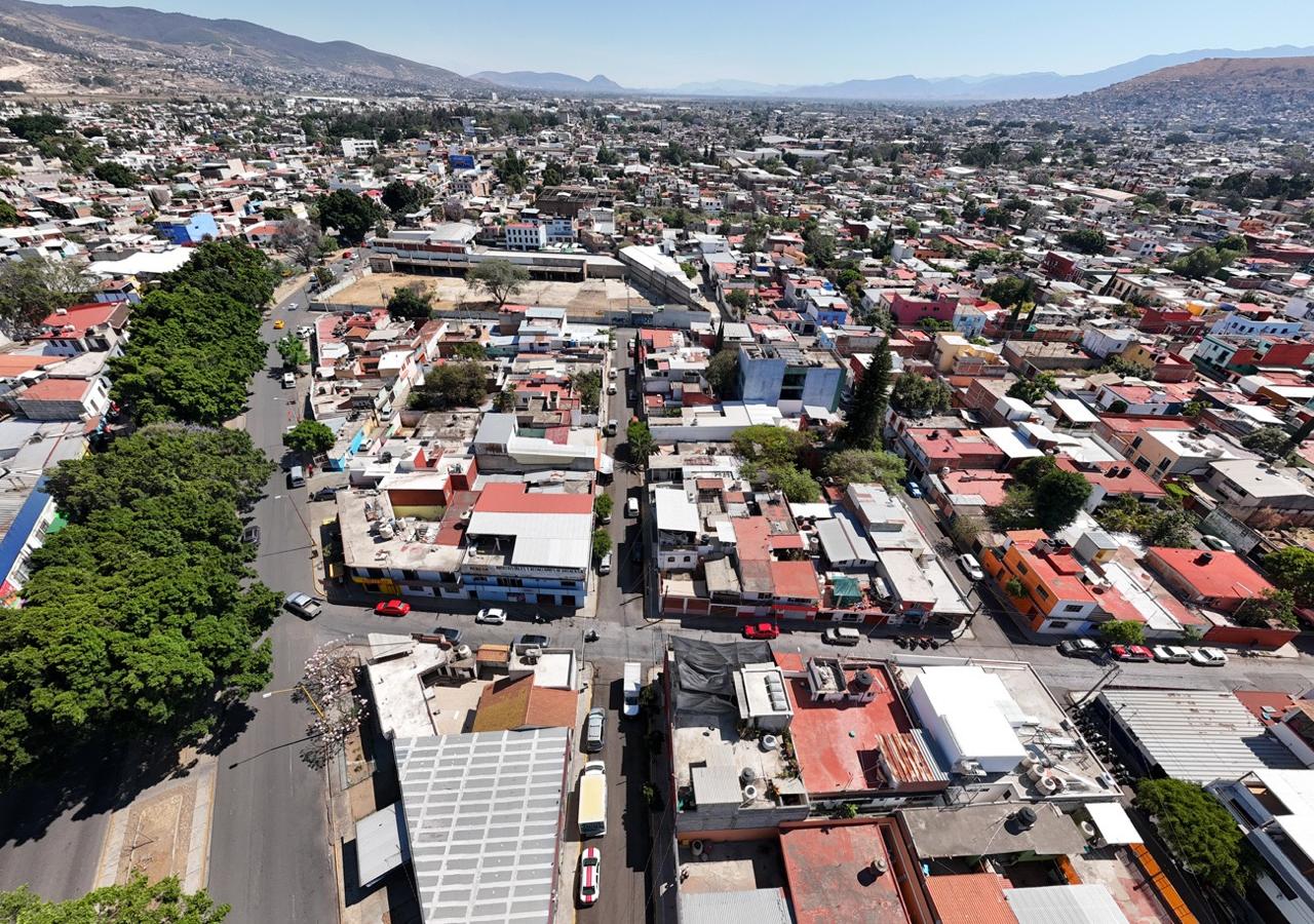 Como nunca antes, Gobierno de Oaxaca transforma vialidades con pavimento nuevo e iluminación