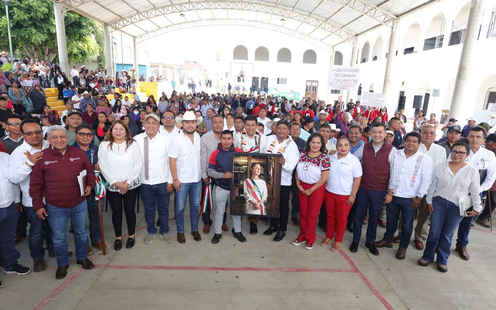 Con 7mdp, impulsa Salomón Jara conectividad de caminos en Santos Reyes Tepejillo