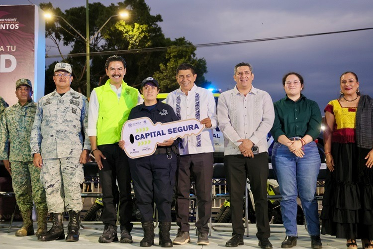 Encabeza Salomón Jara entrega de patrullas con tecnología de punta a municipio de Oaxaca Encabeza Salomón Jara entrega de patrullas con tecnología de punta a municipio de Oaxaca