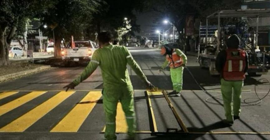 Calles y avenidas lucen pavimento nuevo, pintura, señalética y reductores de velocidad Calles y avenidas lucen pavimento nuevo, pintura, señalética y reductores de velocidad