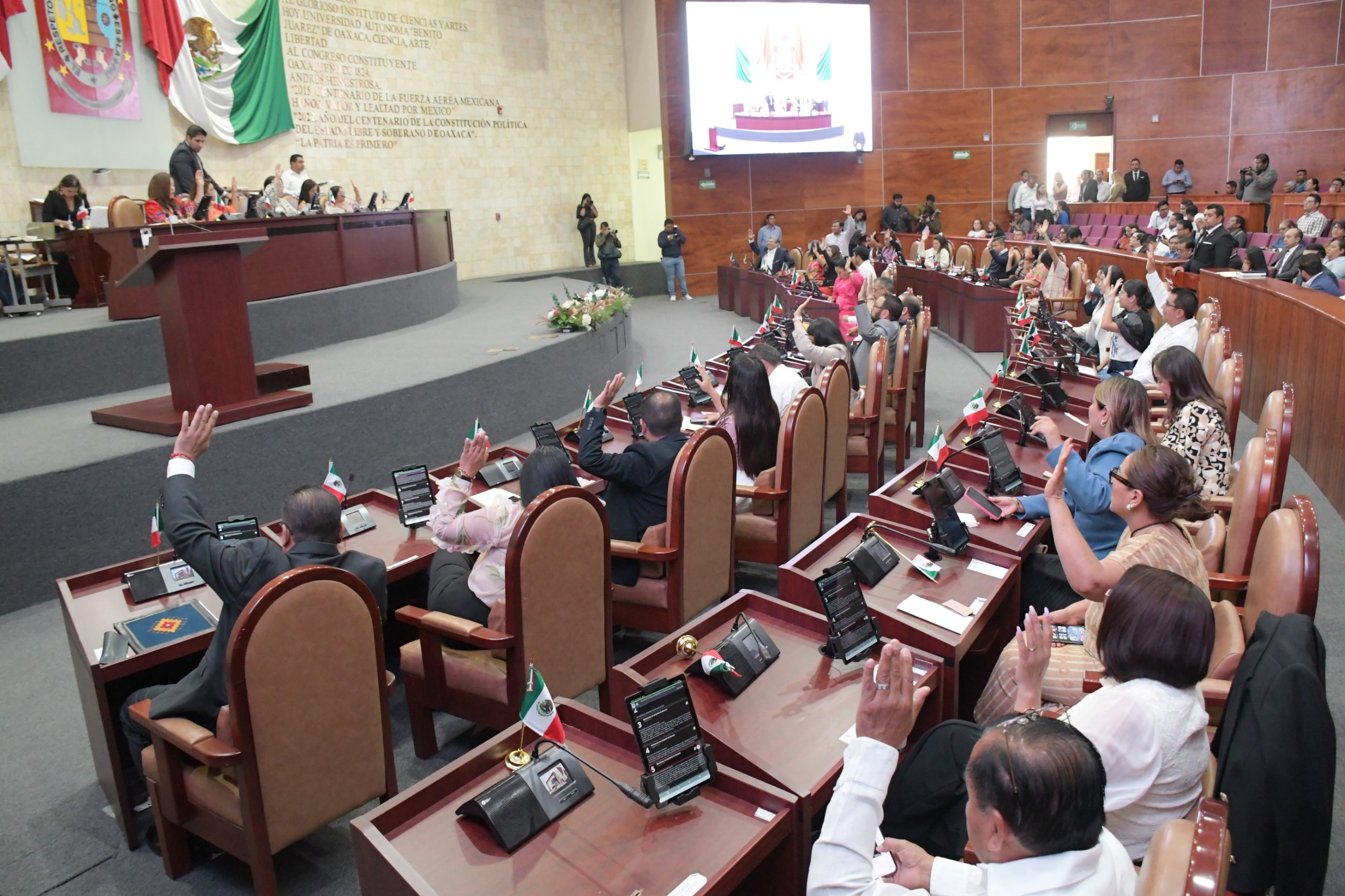 Exhorta Poder Legislativo al Comité Intersecretarial de la Guelaguetza asignar espacios a músicos, bandas, orquestas y conjuntos típicos durante la Máxima Fiesta de las y los oaxaqueños Exhorta Poder Legislativo al Comité Intersecretarial de la Guelaguetza asignar espacios a músicos, bandas, orquestas y conjuntos típicos durante la Máxima Fiesta de las y los oaxaqueños