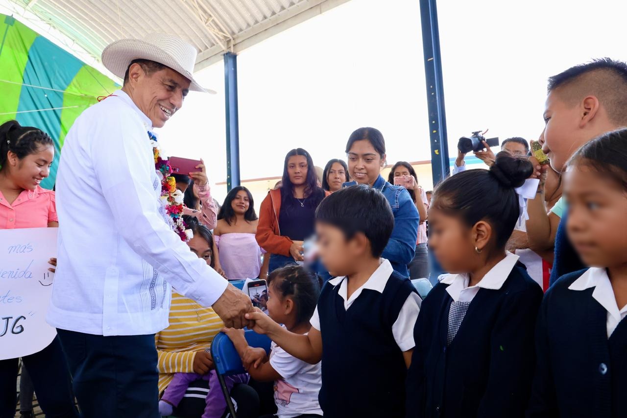 Con 22 mdp en obras y programas, Gobernador de Oaxaca acelera progreso de San Miguel Amatitlán Con 22 mdp en obras y programas, Gobernador de Oaxaca acelera progreso de San Miguel Amatitlán