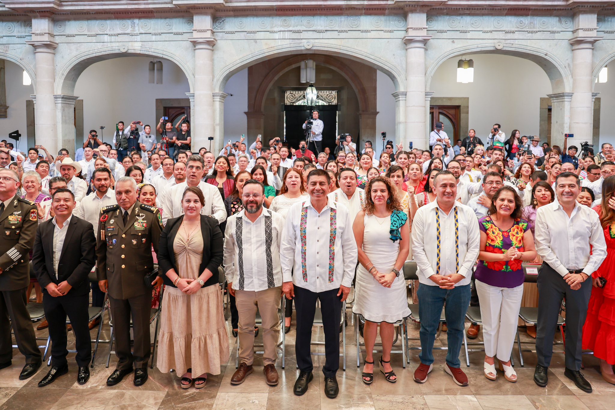Hace Salomón Jara lo que nunca se hizo por Oaxaca Hace Salomón Jara lo que nunca se hizo por Oaxaca