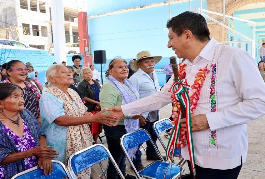 Inaugura Salomón Jara techado municipal en San Agustín Atenango; cumple compromiso