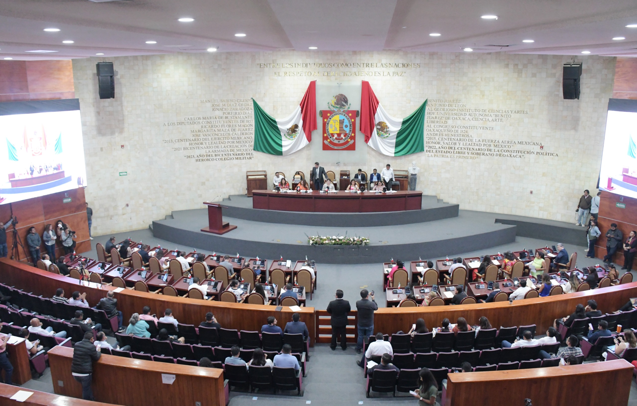 Plantean al Parlamento de Oaxaca impulsar políticas públicas para evitar la migración de jóvenes, garantizar el relevo generacional y arraigo en sus comunidades Plantean al Parlamento de Oaxaca impulsar políticas públicas para evitar la migración de jóvenes, garantizar el relevo generacional y arraigo en sus comunidades