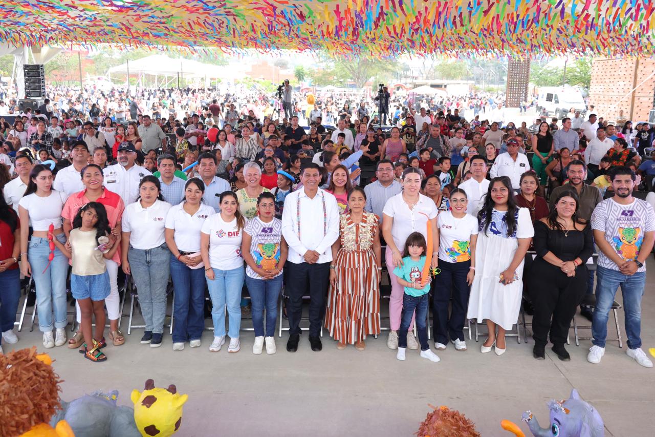 Miles de sonrisas se comparten en la Fiesta de la Niñez organizada por DIF Oaxaca Miles de sonrisas se comparten en la Fiesta de la Niñez organizada por DIF Oaxaca
