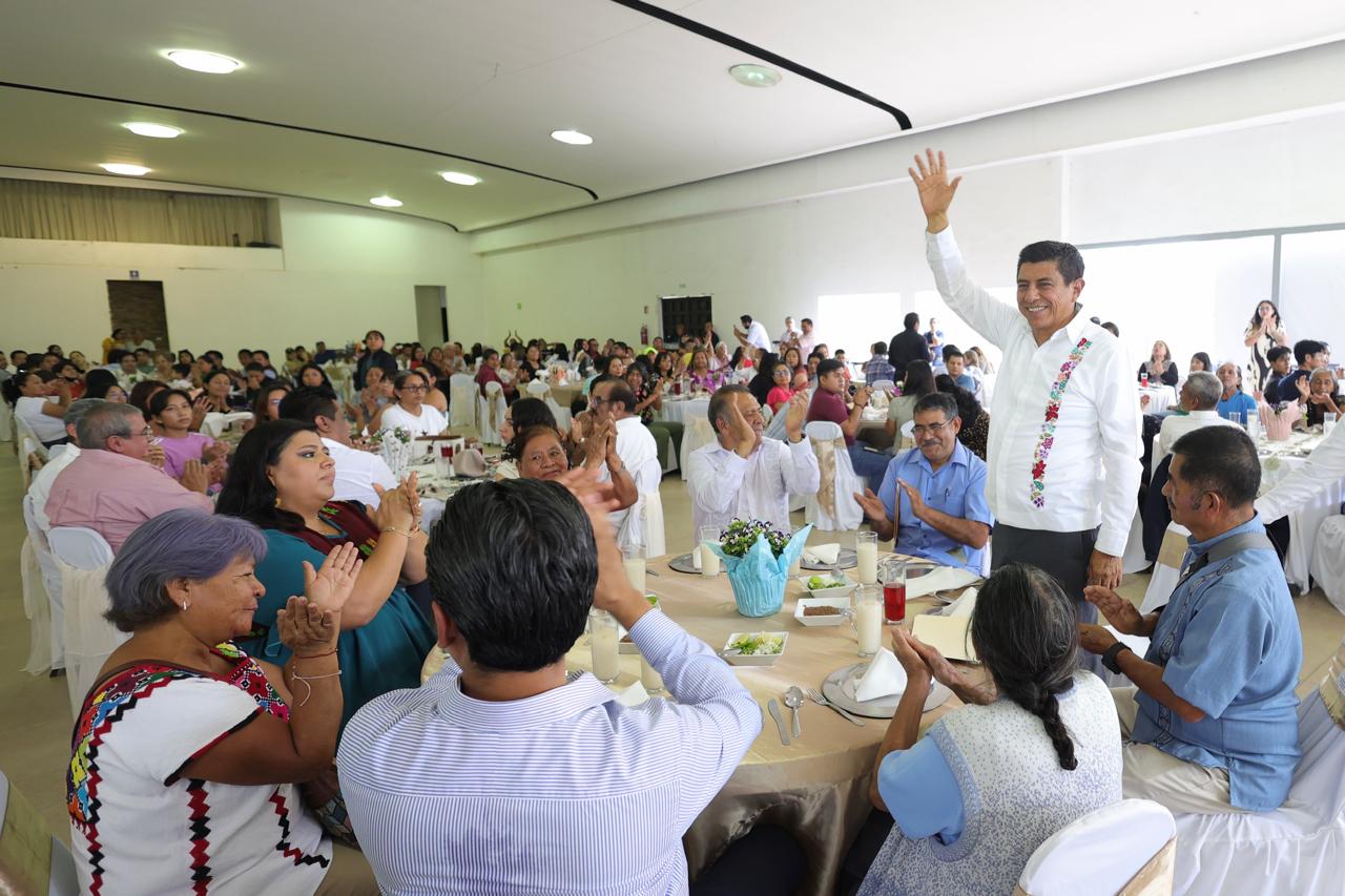 Reconoce Gobierno de Oaxaca a las y los voceadores con prestaciones y patrimonio Reconoce Gobierno de Oaxaca a las y los voceadores con prestaciones y patrimonio