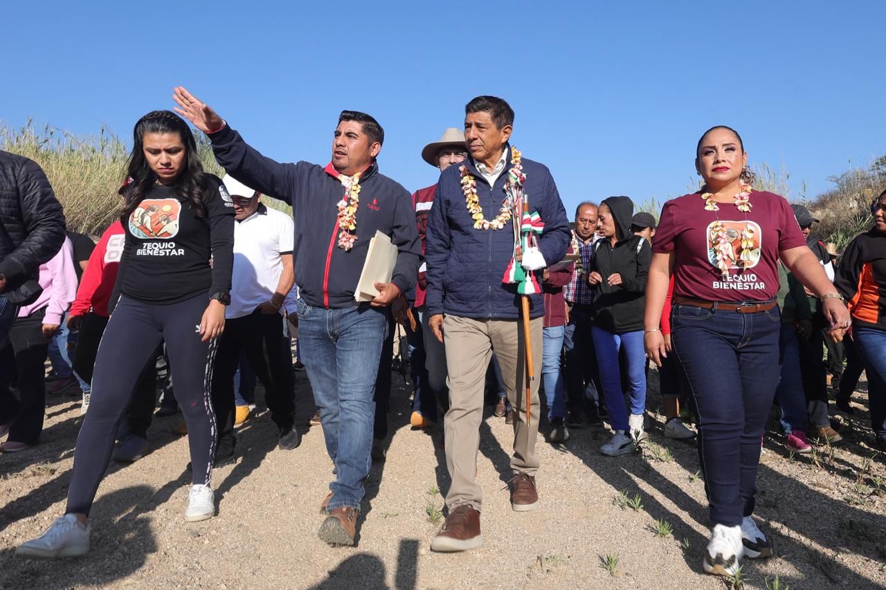 Trabaja Gobierno de Oaxaca y población para sanear río Atoyac en Magdalena Apasco Trabaja Gobierno de Oaxaca y población para sanear río Atoyac en Magdalena Apasco