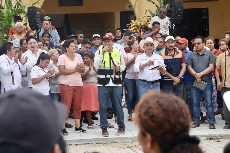 Anuncia Gobernador de Oaxaca estrategia para reactivar el campo y pequeños comercios afectados por “Erick” Anuncia Gobernador de Oaxaca estrategia para reactivar el campo y pequeños comercios afectados por “Erick”