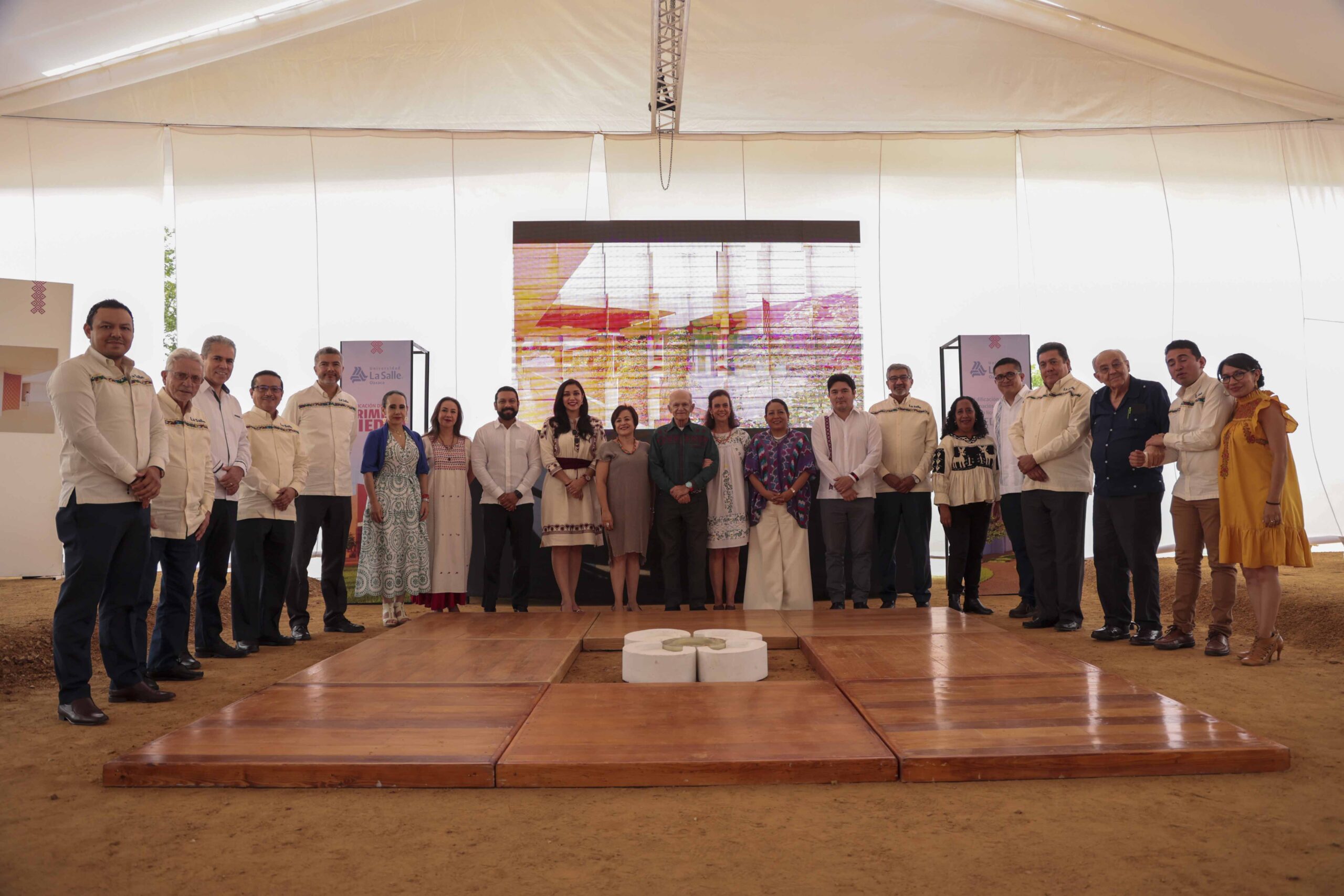 Realiza la Universidad La Salle Oaxaca la colocación de la 1ª piedra del edificio de la Licenciatura en Medicina Realiza la Universidad La Salle Oaxaca la colocación de la 1ª piedra del edificio de la Licenciatura en Medicina