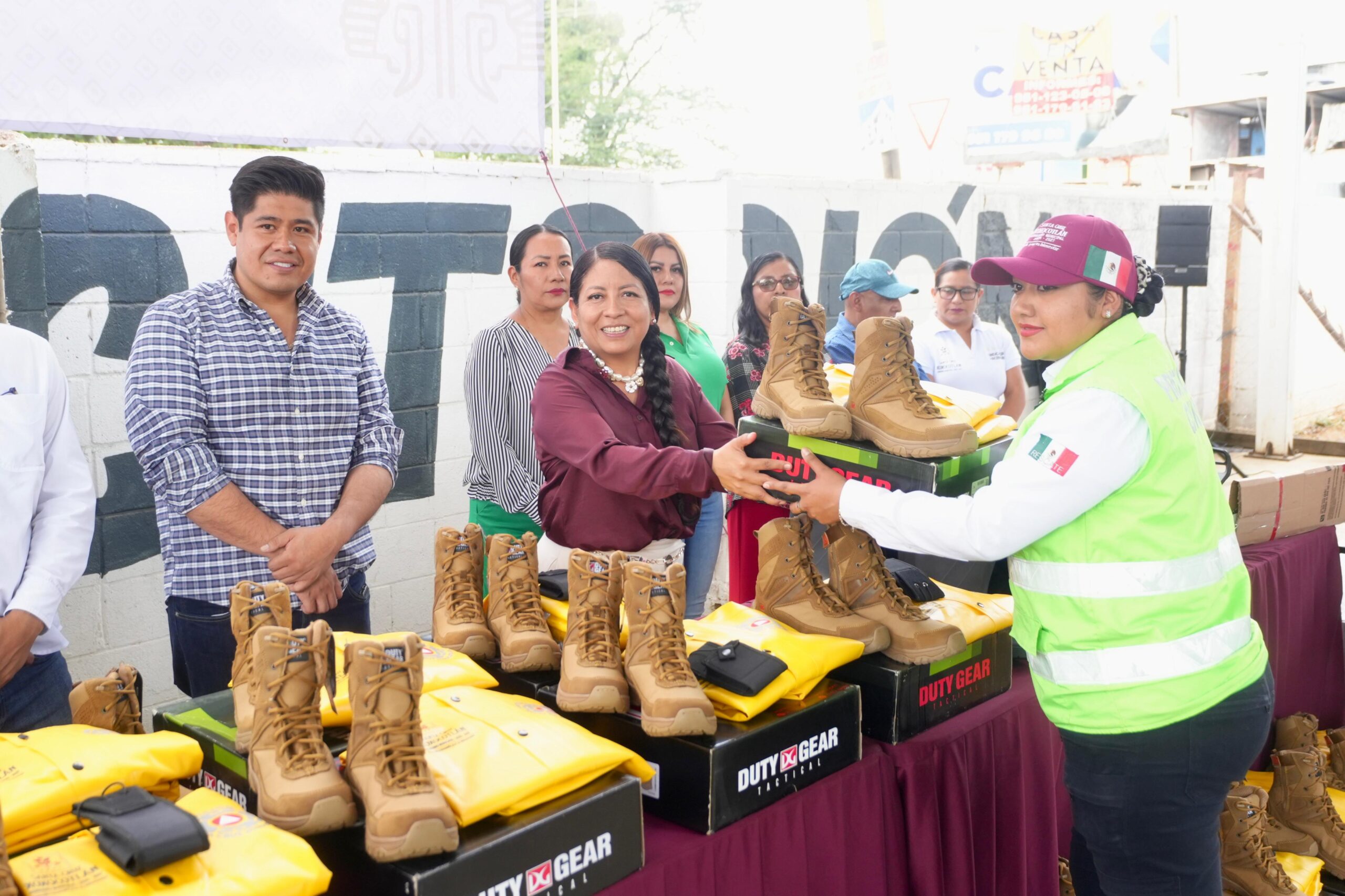 Fortalece Xoxocotlán a Protección Civil con entrega de uniformes y equipo especializado Fortalece Xoxocotlán a Protección Civil con entrega de uniformes y equipo especializado