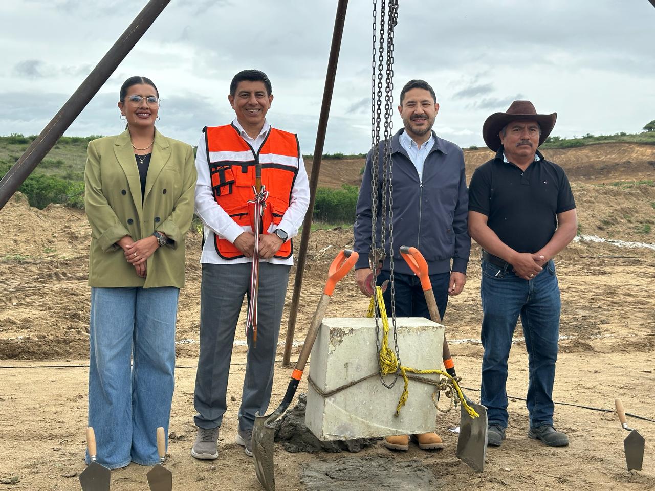Avanza Gobierno de Oaxaca e ISSSTE en construcción de nuevo Hospital Regional de Alta Especialidad con la colocación de la primera piedra Avanza Gobierno de Oaxaca e ISSSTE en construcción de nuevo Hospital Regional de Alta Especialidad con la colocación de la primera piedra