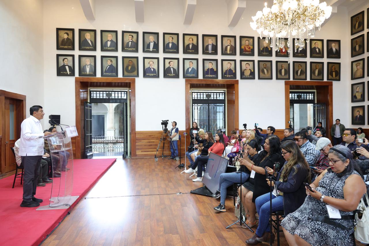 Despliega Gobernador de Oaxaca a todo su gabinete para trabajos de limpieza y entrega de ayuda en la Costa Despliega Gobernador de Oaxaca a todo su gabinete para trabajos de limpieza y entrega de ayuda en la Costa