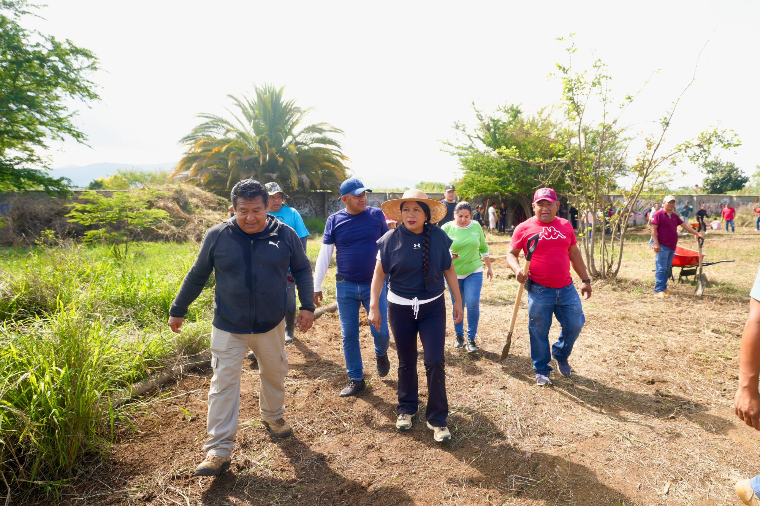Gran respuesta en mega tequio realizado en el Fraccionamiento Los Cántaros Gran respuesta en mega tequio realizado en el Fraccionamiento Los Cántaros