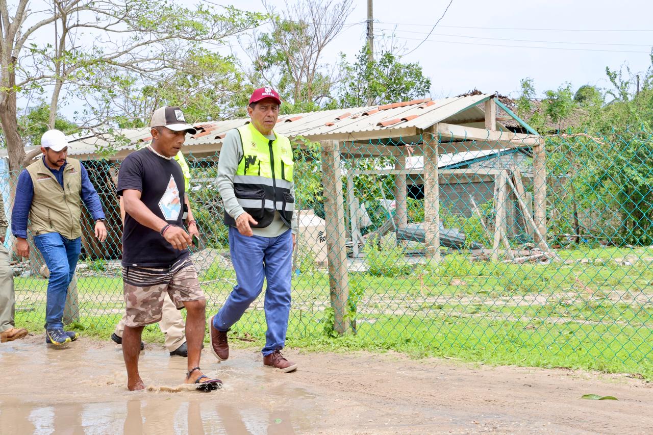 Instrumento Gobernador Salomón Jara al DIF distribución de víveres y agua potable a damnificados por “Erick” Instrumento Gobernador Salomón Jara al DIF distribución de víveres y agua potable a damnificados por “Erick”