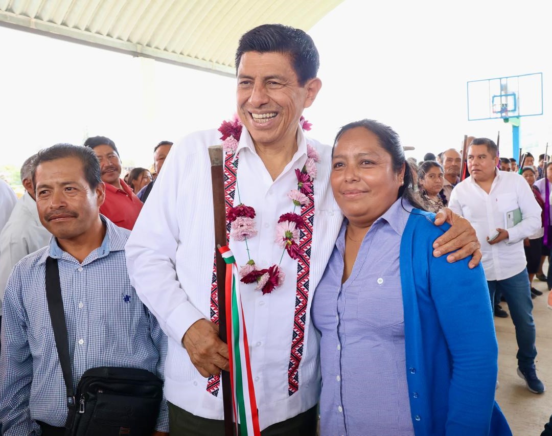Invierte Primavera Oaxaqueña más de 3 mdp en las escuelas de San Miguel Huautla Invierte Primavera Oaxaqueña más de 3 mdp en las escuelas de San Miguel Huautla