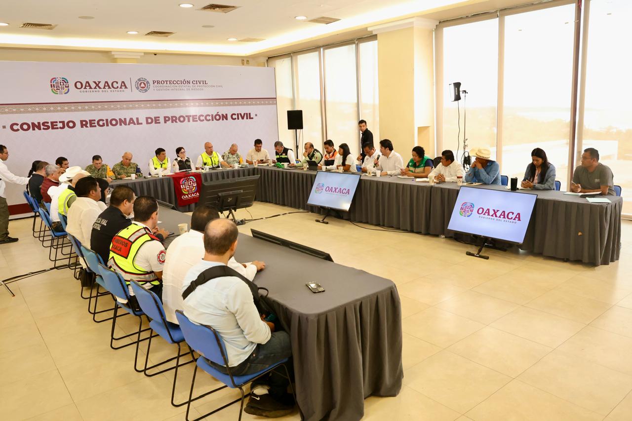 Oaxaca trabaja en la restauración de servicios básicos tras el impacto del huracán Erick en la Costa Oaxaca trabaja en la restauración de servicios básicos tras el impacto del huracán Erick en la Costa