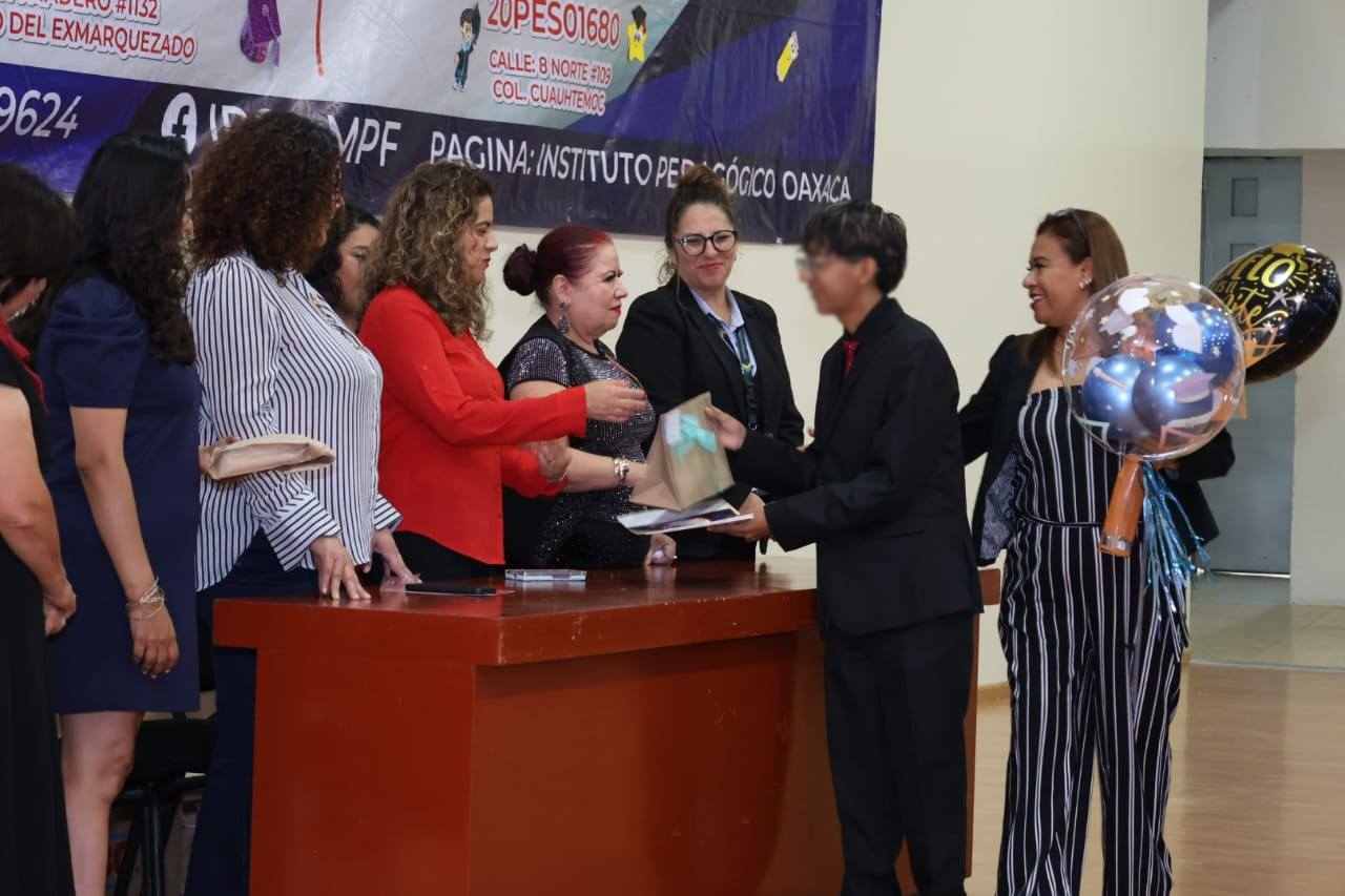 Magistrada Berenice Ramírez Jiménez amadrina a egresados de Secundaria Magistrada Berenice Ramírez Jiménez amadrina a egresados de Secundaria