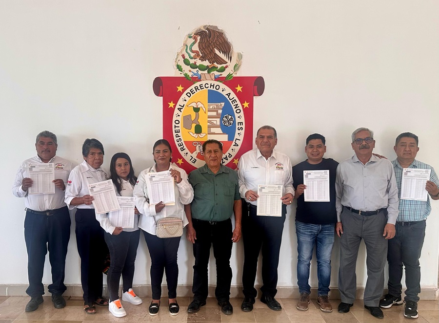 Entrega Semovi tarjetones con actualización de tarifa a personas concesionarias de Huajuapan de León Entrega Semovi tarjetones con actualización de tarifa a personas concesionarias de Huajuapan de León