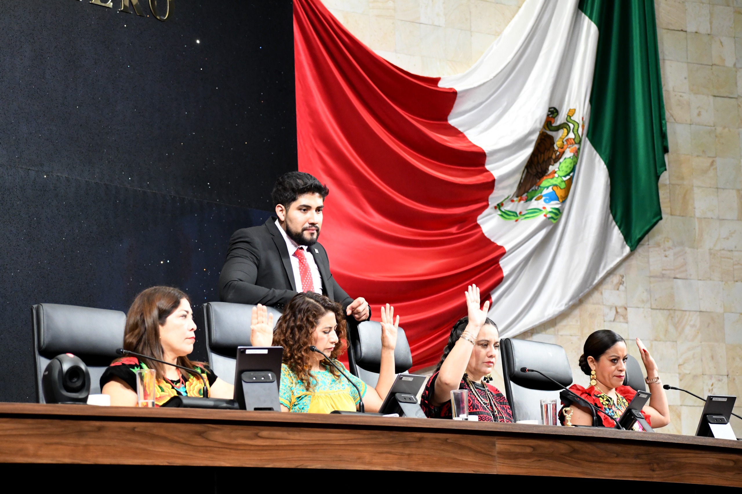Avala Parlamento tres acuerdos de la Jucopo sobre juventudes, personas indígenas y afromexicanas, y la realización de una Sesión Solemne en Miahuatlán de Porfirio Díaz Avala Parlamento tres acuerdos de la Jucopo sobre juventudes, personas indígenas y afromexicanas, y la realización de una Sesión Solemne en Miahuatlán de Porfirio Díaz