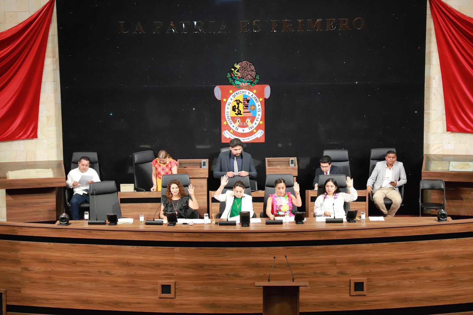 Congreso de Oaxaca exhorta a la Secretaría de Salud del Estado a difundir el padrón con certificados y títulos de especialización en cirugía plástica, estética y reconstructiva. Congreso de Oaxaca exhorta a la Secretaría de Salud del Estado a difundir el padrón con certificados y títulos de especialización en cirugía plástica, estética y reconstructiva.