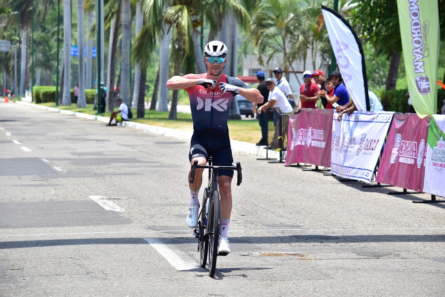 Avanza la LXXVI Vuelta Clásica Ciclista Nacional “Lunes del Cerro 2025” con su tercera etapa en la costa oaxaqueña