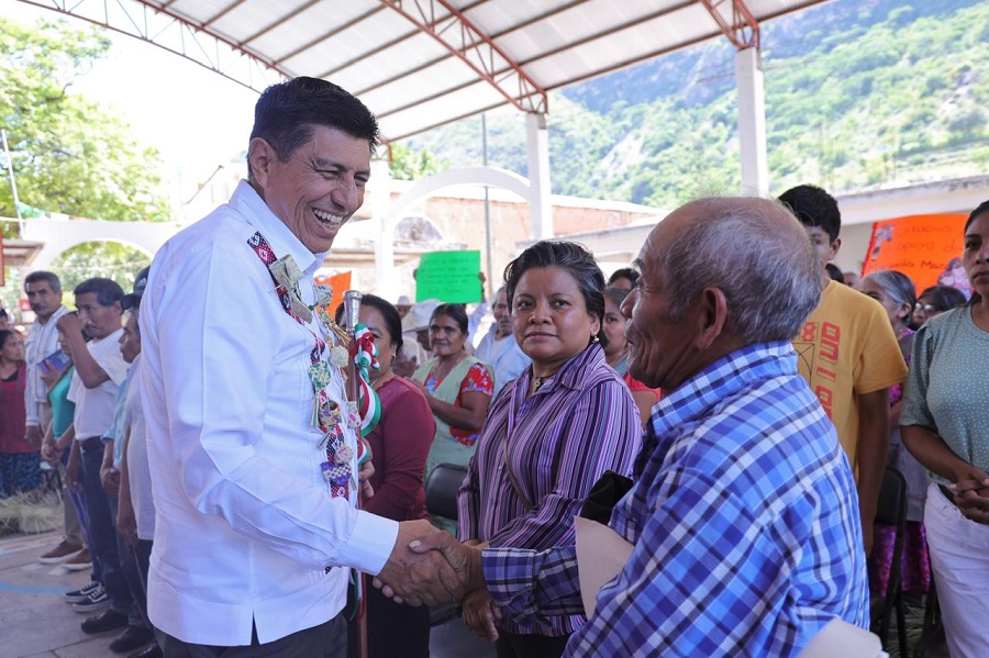 Cumple Salomón Jara compromisos con Santa María Texcatitlán con rehabilitación de sistema de agua