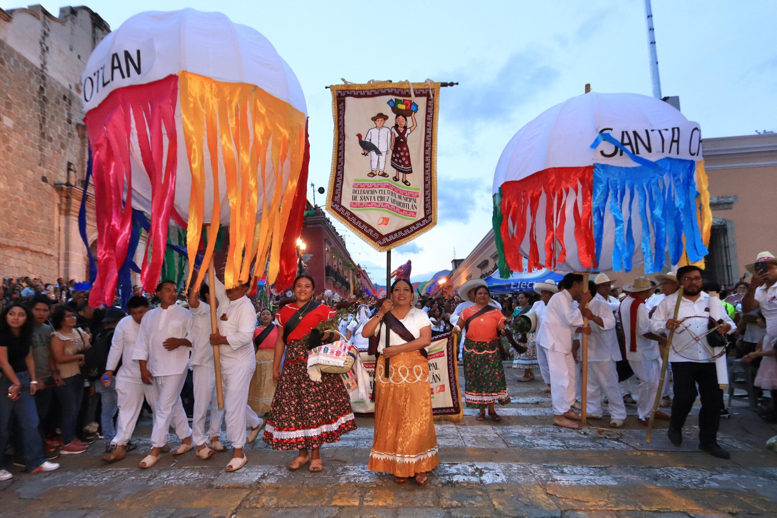Xoxocotlán conquista el corazón de Oaxaca en el Desfile de Delegaciones