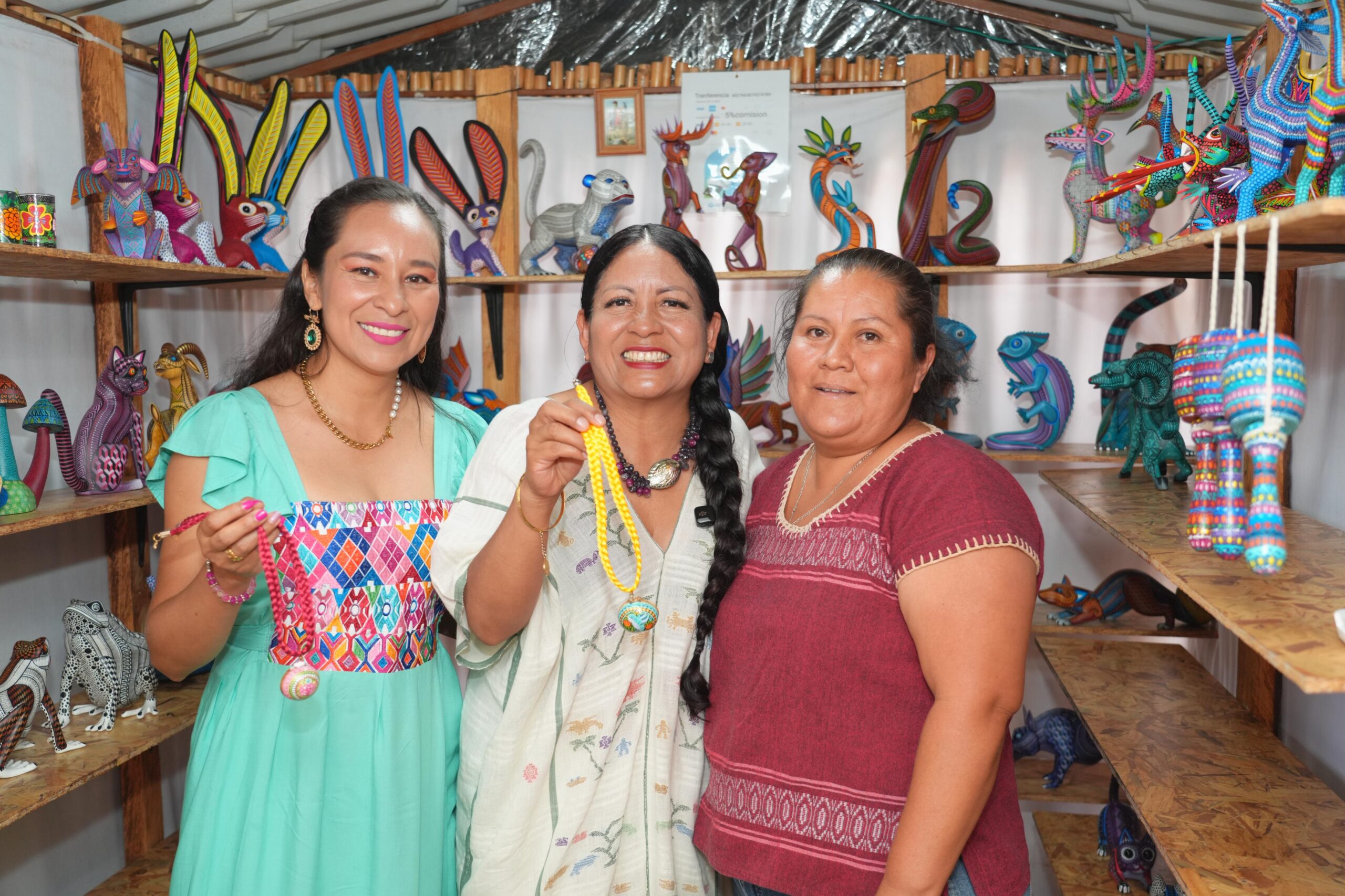 Del copal al corazón: inauguran en Arrazola Feria Artesanal de Alebrijes 2025 Del copal al corazón: inauguran en Arrazola Feria Artesanal de Alebrijes 2025