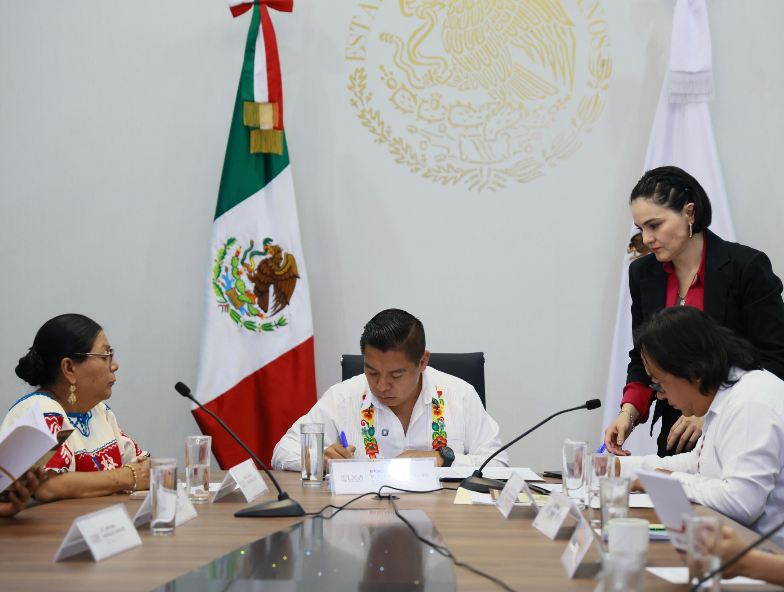 Congreso del Estado e ILEO suscriben convenio de colaboración para fortalecer las lenguas originarias de Oaxaca Congreso del Estado e ILEO suscriben convenio de colaboración para fortalecer las lenguas originarias de Oaxaca