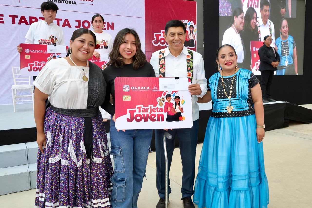 Entrega Salomón Jara más de mil tarjetas Joven que dan acceso a desarrollo integral a personas de 18 a 20 años Entrega Salomón Jara más de mil tarjetas Joven que dan acceso a desarrollo integral a personas de 18 a 20 años