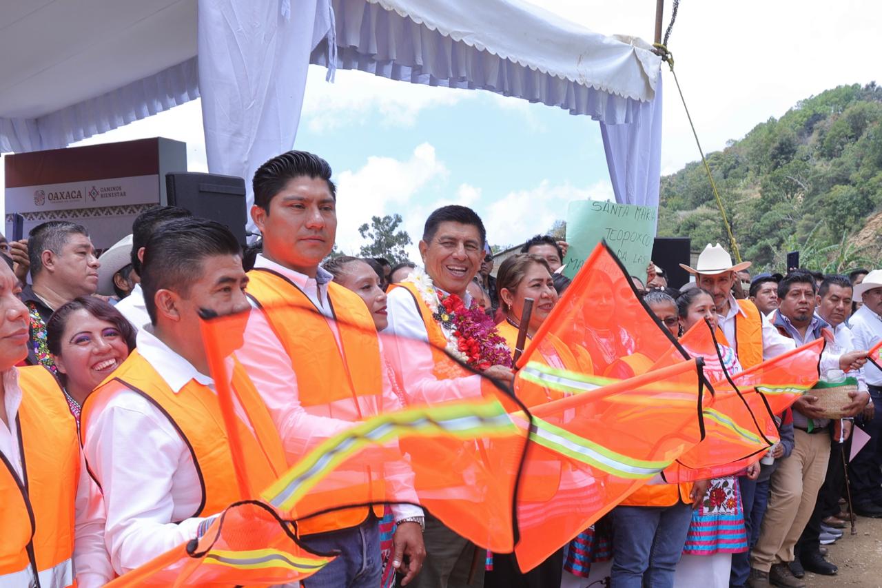 Hechos, sin palabras: Salomón Jara inicia rehabilitación de la carretera Teotitlán-Huautla