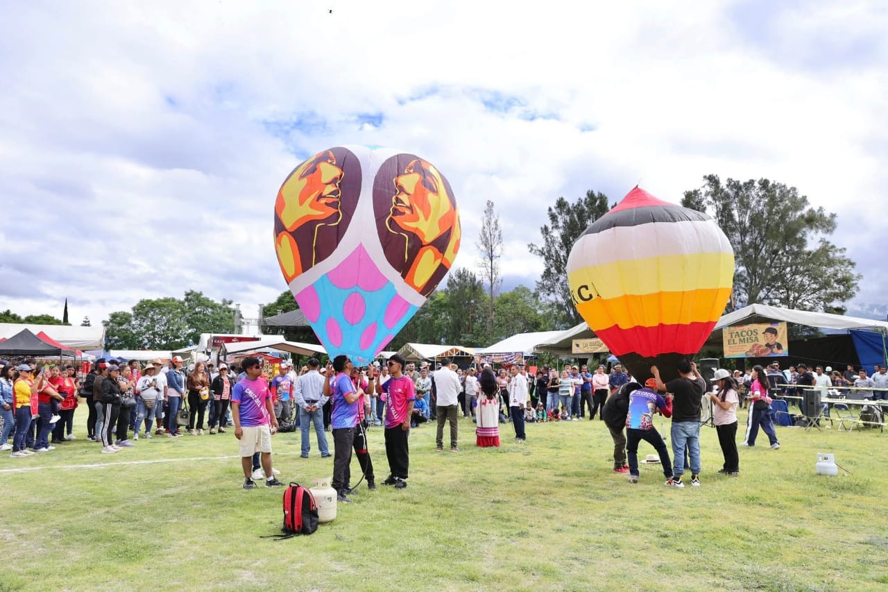 Impulsa Salomón Jara tradición de globos de cantoya en Matadamas, Etla Impulsa Salomón Jara tradición de globos de cantoya en Matadamas, Etla