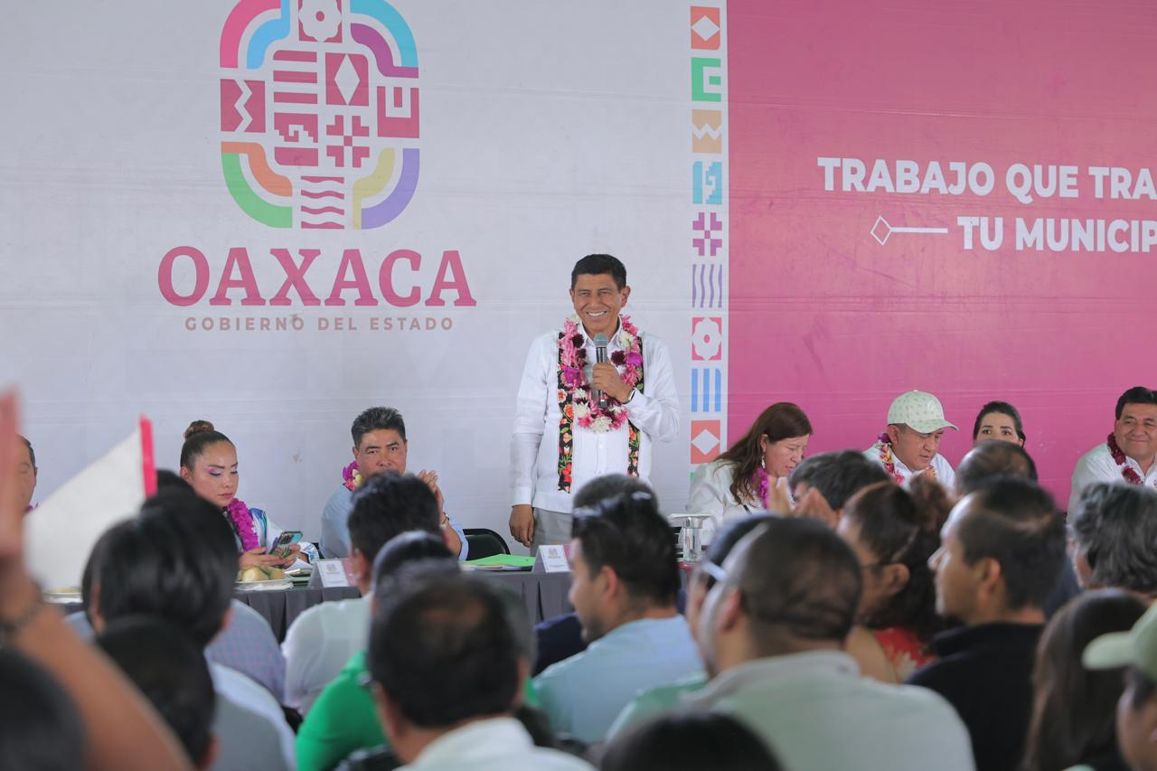 Impulsa Gobierno de Salomón Jara el campo y la educación de Villa de Etla Impulsa Gobierno de Salomón Jara el campo y la educación de Villa de Etla